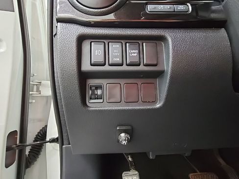 Used 2018 Nissan Titan SL w/ Midnight Edition image 28