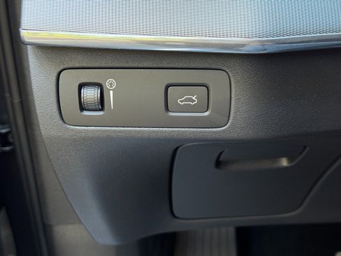 Used 2019 Volvo XC90 T6 R-Design w/ Protection Package Premier image 18