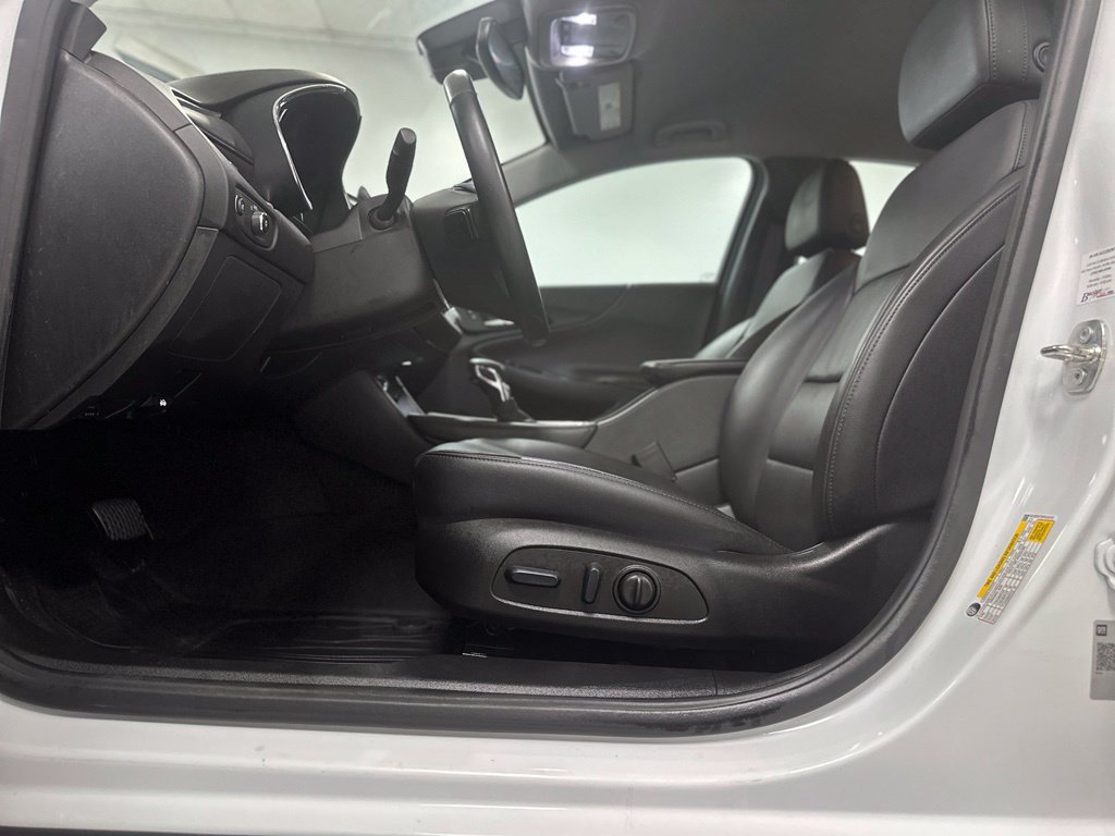 Used 2023 Chevrolet Malibu LT w/ LPO, Floor Liner Package FWD image 16