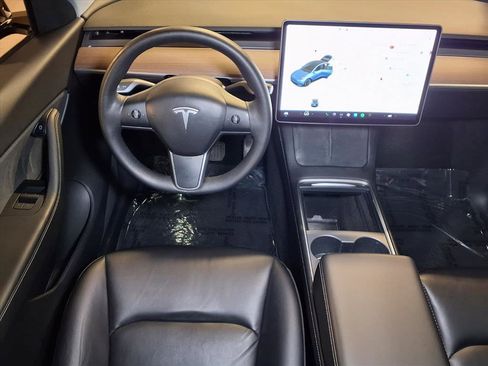 Used 2021 Tesla Model Y Long Range image 12