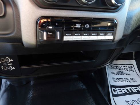 Used 2019 RAM 3500 Tradesman w/ Chrome Appearance Group image 28