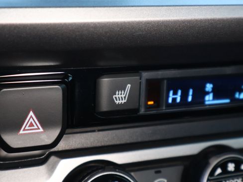 Used 2018 Toyota Tacoma Limited image 4