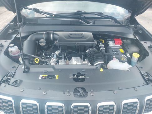 Used 2025 Jeep Compass Latitude AWD/4WD image 33