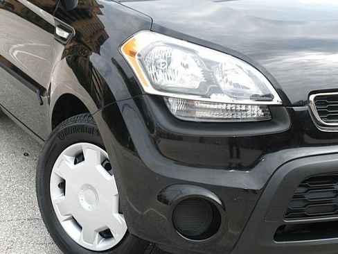 Used 2013 Kia Soul FWD image 3