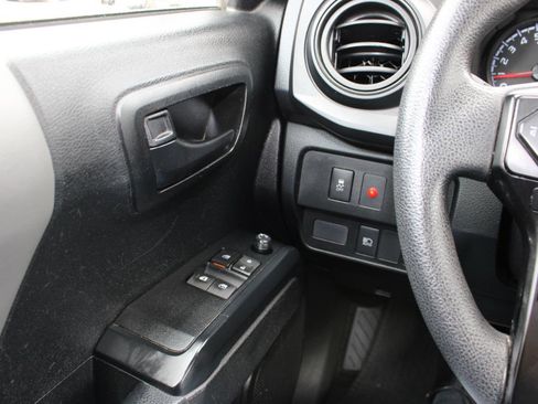 Used 2022 Toyota Tacoma SR RWD image 9