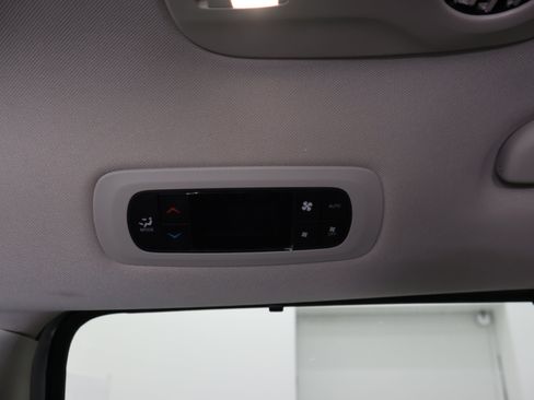 Used 2024 Chrysler Pacifica Touring-L FWD image 36