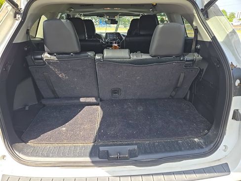 Used 2022 Toyota Highlander XLE FWD image 7
