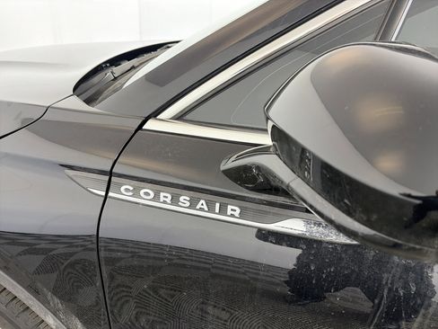 Used 2025 Lincoln Corsair AWD image 17