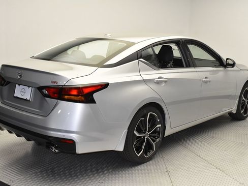Used 2025 Nissan Altima 2.5 SR FWD image 5