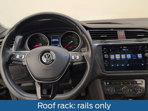 Used 2020 Volkswagen Tiguan SE w/ Panoramic Sunroof Package image 27