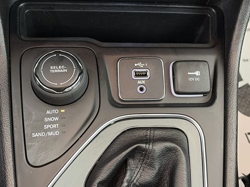 Used 2020 Jeep Cherokee Limited w/ Trailer Tow Group image 26