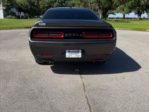 Used 2019 Dodge Challenger SXT RWD image 4
