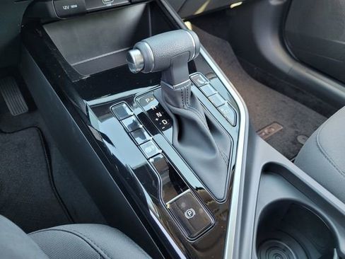 New 2025 Kia Niro LX image 11