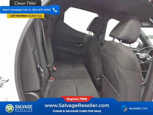 Used 2022 Hyundai Santa Cruz SE image 13