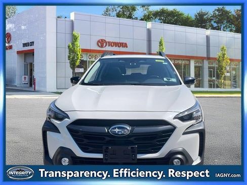 Used 2023 Subaru Outback Limited image 2