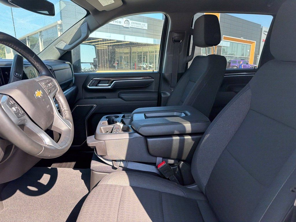 Used 2025 Chevrolet Silverado 2500 LT w/ Safety Package AWD/4WD image 16