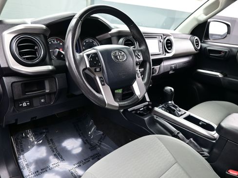 Used 2019 Toyota Tacoma SR5 AWD/4WD image 12