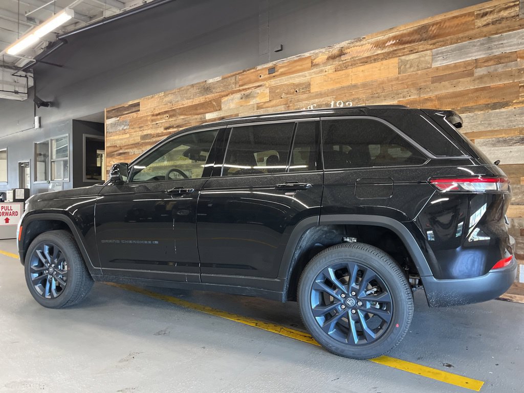 New 2026 Jeep Grand Cherokee Limited AWD/4WD image 18