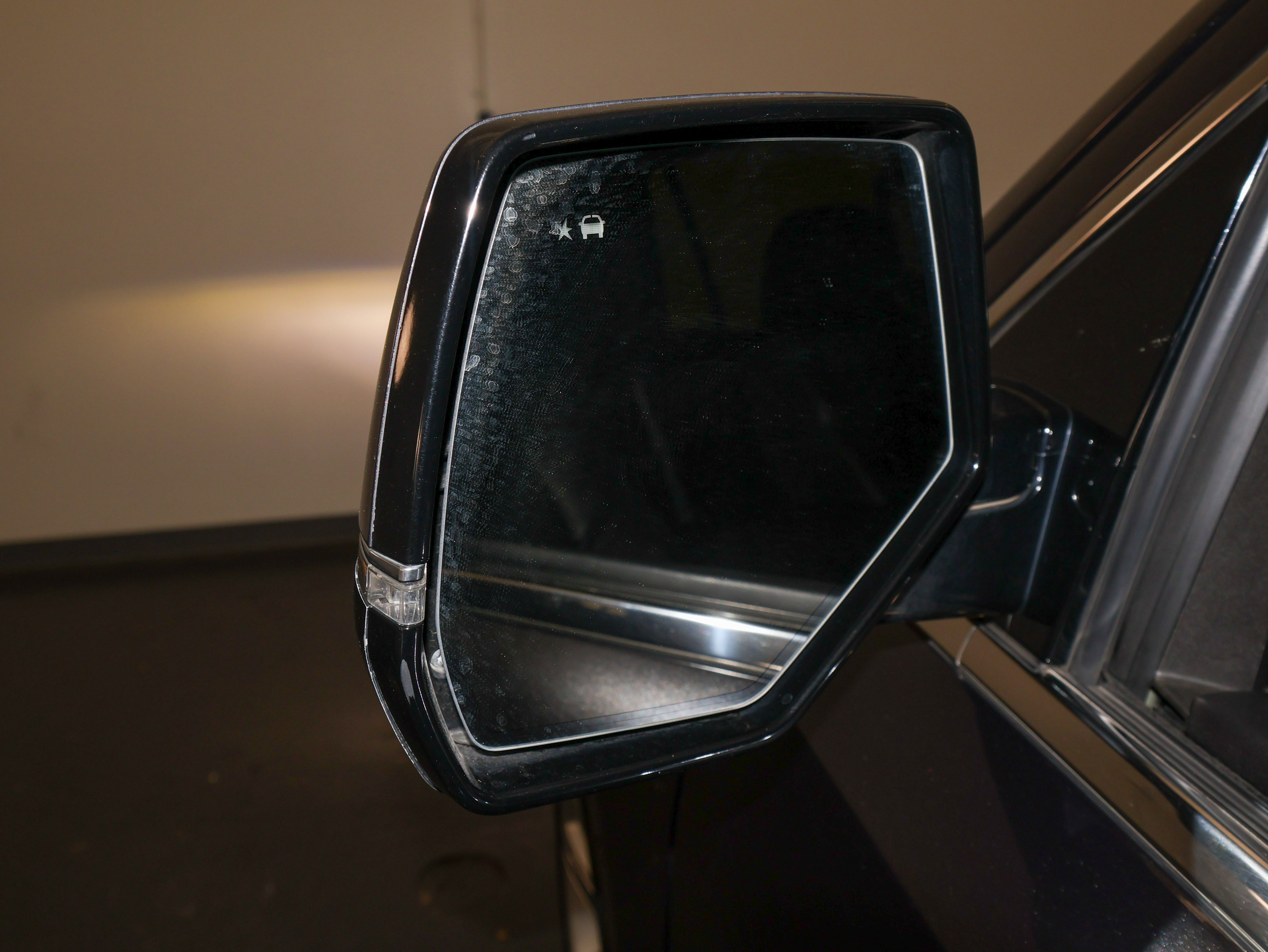 Used 2016 Cadillac Escalade Luxury RWD image 24