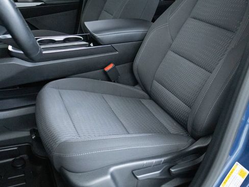 Used 2025 Chevrolet Equinox LT w/ Safety and Technology Package FWD image 12
