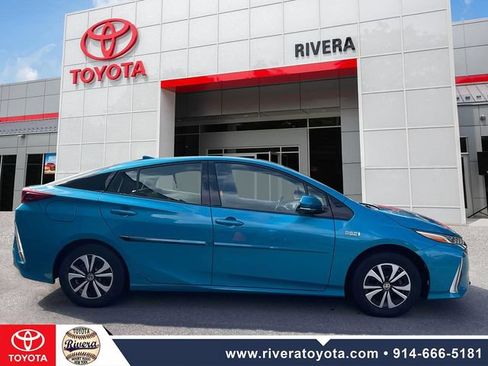 Used 2017 Toyota Prius Prime Premium FWD image 4