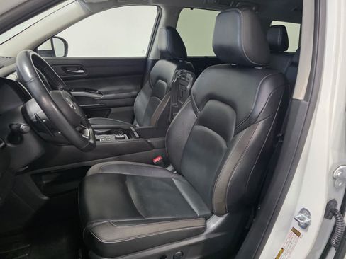 Used 2023 Nissan Pathfinder SL AWD/4WD image 15