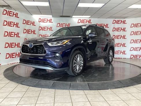 Used 2021 Toyota Highlander Platinum AWD/4WD image 3