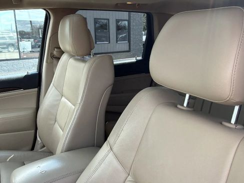 Used 2015 Jeep Grand Cherokee Limited w/ Trailer Tow Group IV image 16