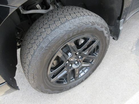 Used 2025 Chevrolet Silverado 1500 Custom Trail Boss AWD/4WD image 14