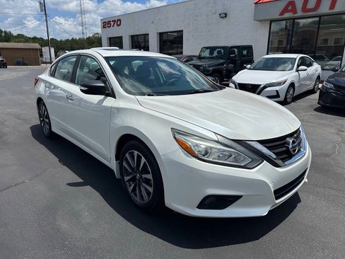 Used 2016 Nissan Altima 2.5 SV w/ Convenience Package FWD image 3