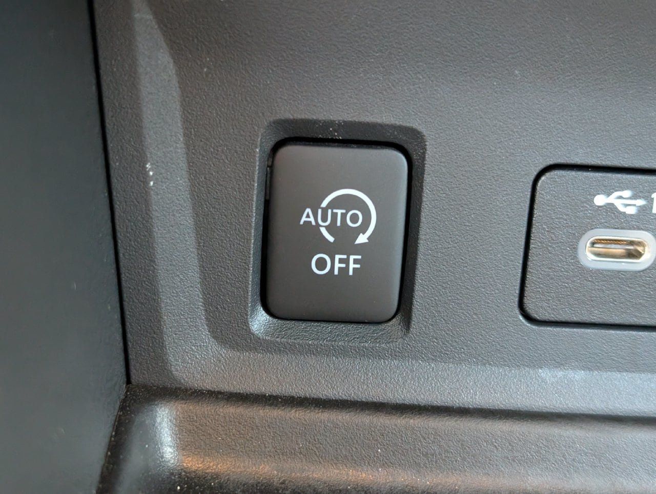 Used 2025 Nissan Sentra SV w/ SV Premium Package FWD image 17