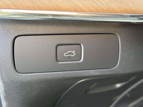 Used 2023 Volvo XC90 B6 Plus image 18