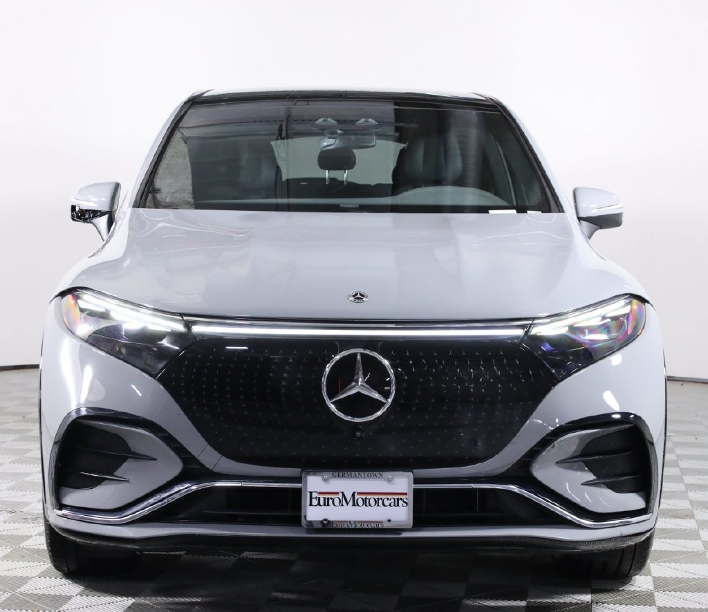 Used 2023 Mercedes-Benz EQS 580 4MATIC SUV image 2