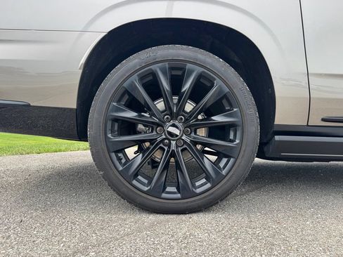Certified 2025 Cadillac Escalade ESV Sport Platinum w/ LPO, ONYX Package AWD/4WD image 17