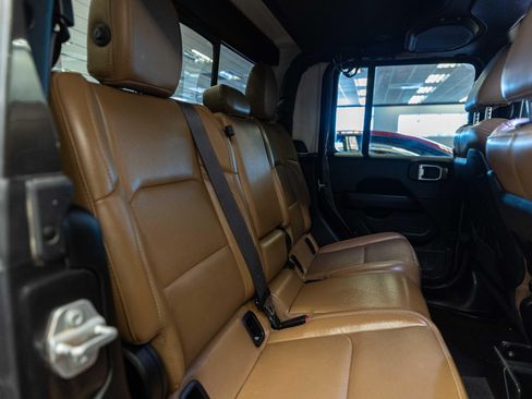 Used 2022 Jeep Gladiator Rubicon w/ LED Lighting Group AWD/4WD image 12