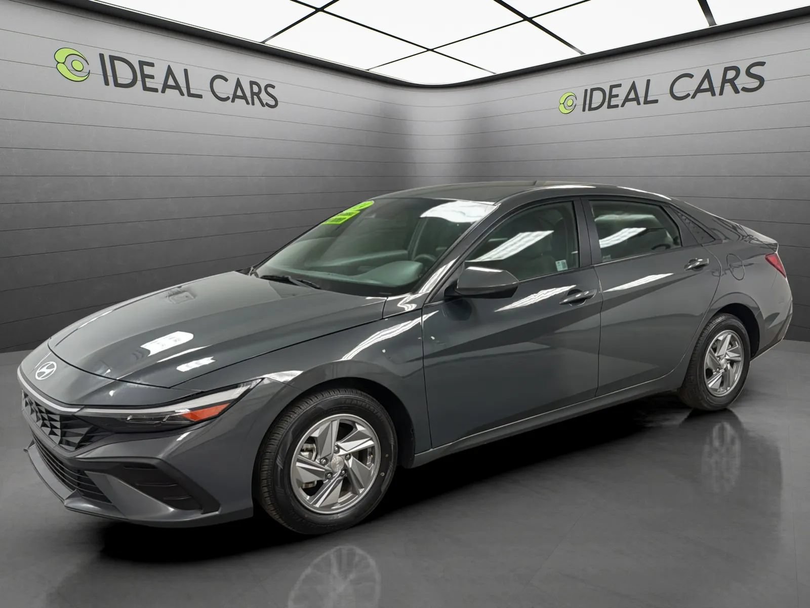 Used 2024 Hyundai Elantra SE FWD image 1