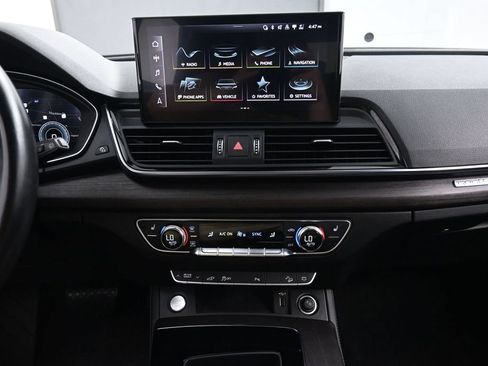 Used 2021 Audi Q5 e Premium Plus w/ Premium Plus Package AWD/4WD image 28