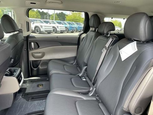 New 2026 Kia Carnival EX image 22