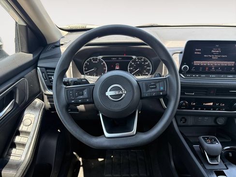 Used 2024 Nissan Rogue SV AWD/4WD image 12