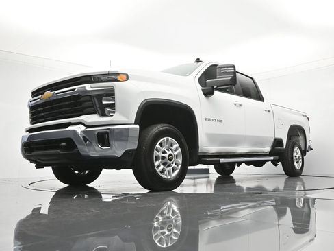 Used 2025 Chevrolet Silverado 2500 LT w/ Convenience Package AWD/4WD image 36