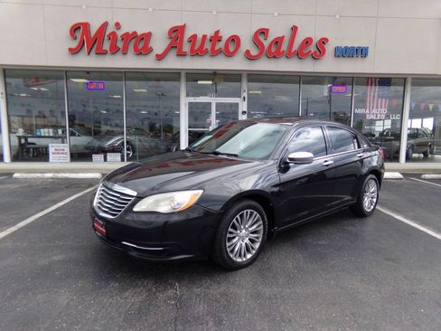 Used 2011 Chrysler 200 Limited FWD image 1