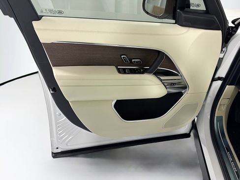 New 2026 Land Rover Range Rover Long Wheelbase SE AWD/4WD image 25