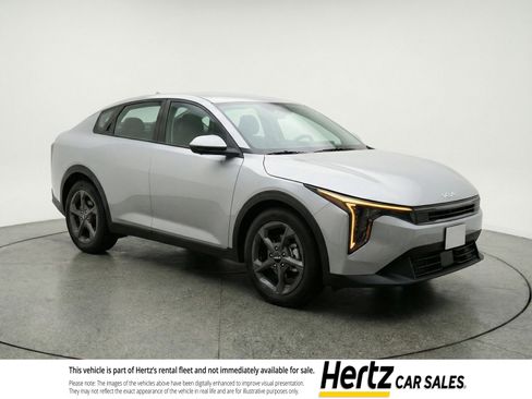 Used 2025 Kia K4 LXS FWD image 1