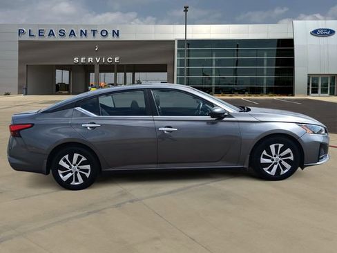 Used 2024 Nissan Altima 2.5 S FWD image 6