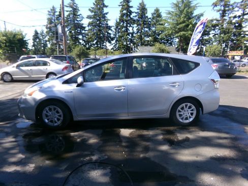Used 2012 Toyota Prius V Three FWD image 2
