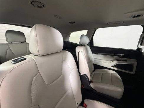 Used 2020 Kia Telluride S FWD image 33