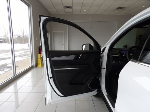 Used 2025 Buick Enclave Preferred image 10