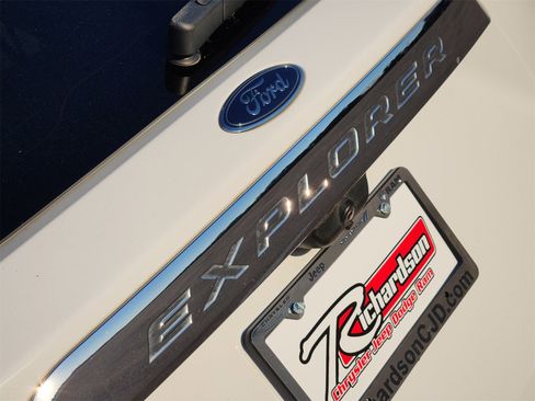 Used 2021 Ford Explorer Limited w/ Equipment Group 301A image 18