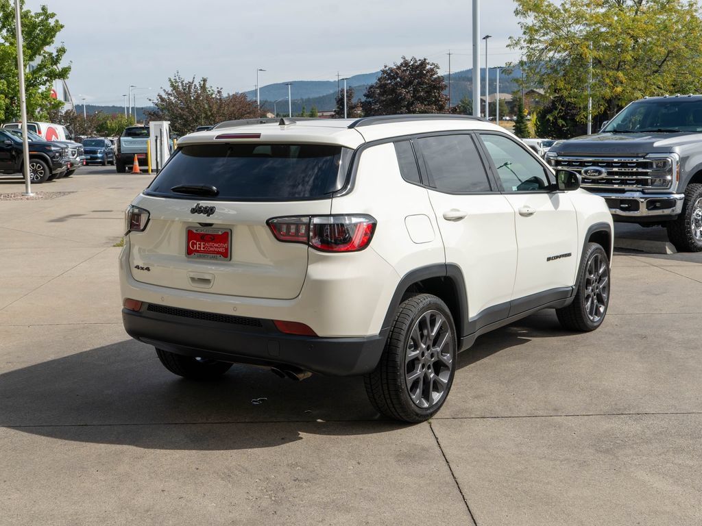 Used 2021 Jeep Compass Latitude w/ Sun and Sound Group AWD/4WD image 7