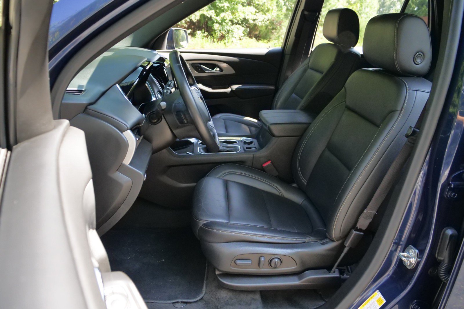 Used 2022 Chevrolet Traverse LT AWD/4WD image 3